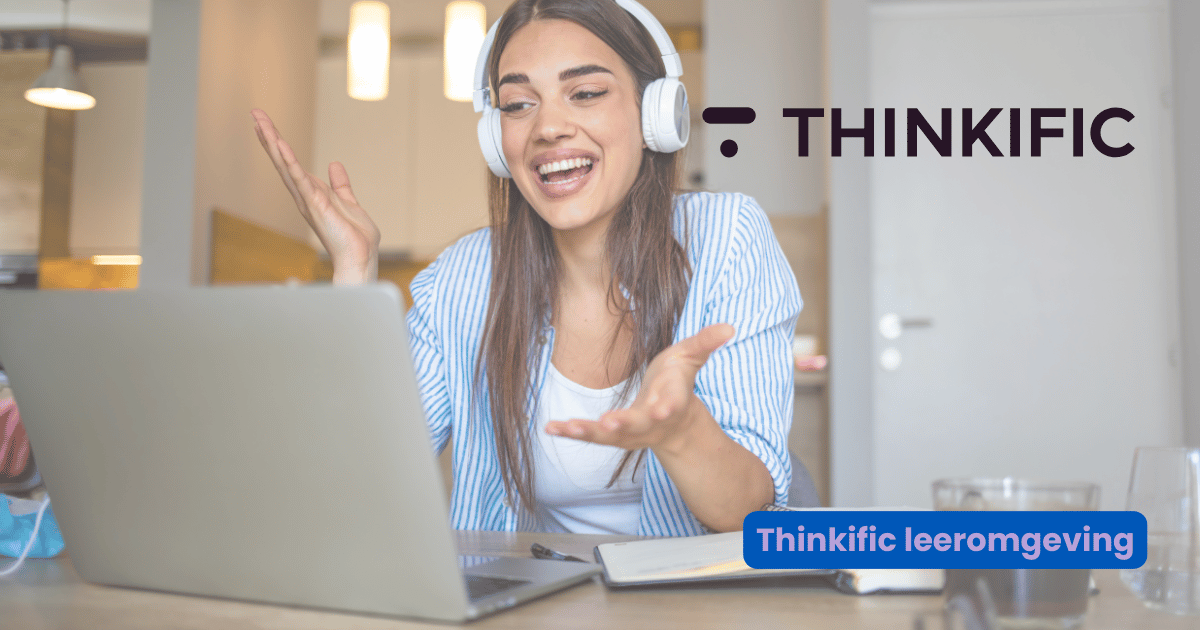 “Vrouw geeft online training via laptop met de Thinkific leeromgeving, geschikt voor coaches en trainers die cursussen willen aanbieden.”